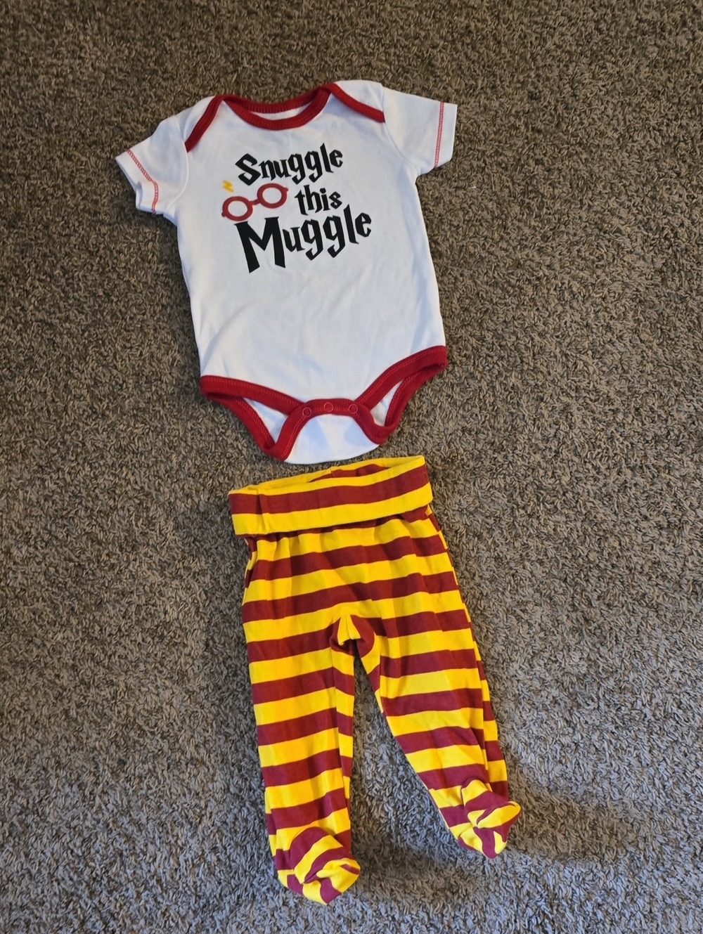 3-6M Officially licensed Harry Potter "Snuggle This Muggle" baby outfit.